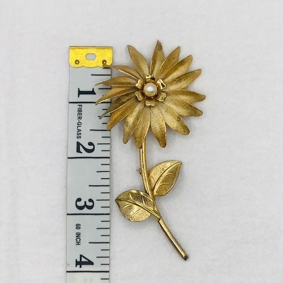 VINTAGE Brooch Floral Long Stem Flower Pearl Gold Tone Pin Retro 3D Art Textured - Picture 6 of 6